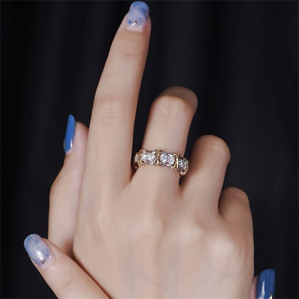 MOISSANITE DIAMOND RING