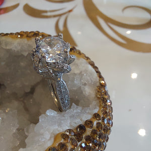 MONSAN FLOWER DIAMOND RING